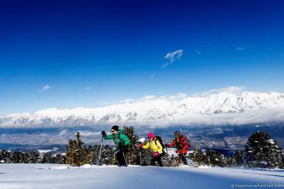 schneeschuhwandern1_tourismusverbandhallwattens.jpg