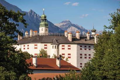 Innsbruck_Schloss_Ambras.jpg